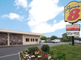 Super 8 by Wyndham Chicago Northlake O'Hare South, pet-friendly hotel in Northlake