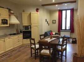 Lovely Apartments Barra di ferro centro Storico Cuneo, hotel in Cuneo