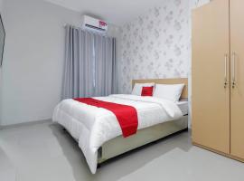 RedDoorz Syariah near Metropolitan Mall Bekasi, guest house in Bekasi