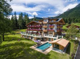 Hotel Lindenhof, ξενοδοχείο κοντά σε Dachstein Skywalk, Ramsau am Dachstein