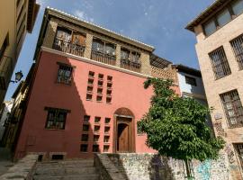 Charming Andalusian house - free parking, hotell i Granada