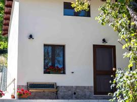 La casetta al lago, vacation home in Scanno