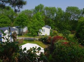 Camping Le Domaine Des Jonquilles, hotel with parking in Saint-Alban