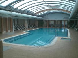 Happy apartment, hotel cu piscine din Zalakaros