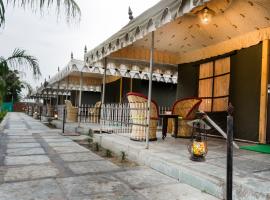 The timber garden adventure club, hotel in Mohāna