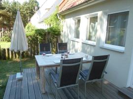 romantisches Ferienhaus Boddenblick mit Sauna, apartment in Pruchten