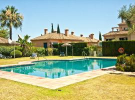 The Fairway Vista, Your Luxury Retreat with a Quiet Pool, levný hotel v destinaci Pueblo Nuevo de Guadiaro