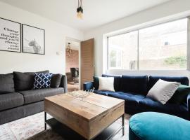 The Century Chalet - Contemporary 2BDR Townhouse with Parking, hotel in Oxford