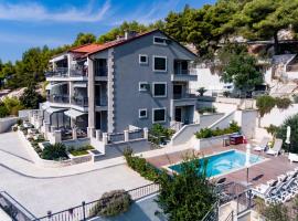 Island Hvar Seaside Villa Levanda with Beach, Pool & Seaview, ξενοδοχείο στο Χβαρ