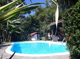 Cabinas Nirvana Ecolodge, ξενοδοχείο σε Cahuita