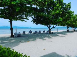 Rung Arun Resort, hotelli kohteessa Baan Tai lähellä maamerkkiä Bangkok Hospital Samui Clinic