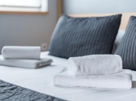 Weiser Hotel, hotel con piscina en Wroclaw