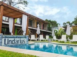 Undarius Hotel (exclusively gay men)、プンタ・デル・エステにあるカピタン・デ・コルベタ・カルロス・A・クルベロ国際空港 - PDPの周辺ホテル