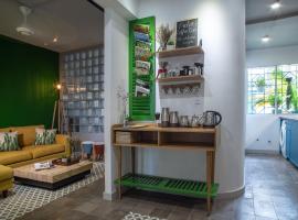 CIRCADIAN Serene Two-Bedroom Apartment, hotel u Ho Ši Minu