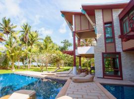 Amatapura Beachfront Villa 1, SHA Certified, hotel in Ao Nam Mao