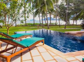 Amatapura Beachfront Villa 12, SHA Certified, hotell i Ao Nam Mao