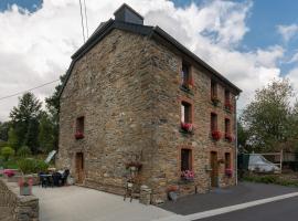 Chez Lisa avec jaccuzi, hotel u gradu 'Vielsalm'