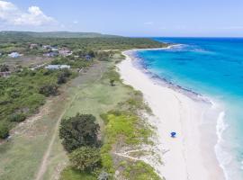 Beach Palms Villa, παραλιακή κατοικία σε Silver Sands