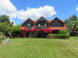 Three Gables B&B, hotel u gradu 'Whakamarama'