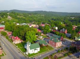 Harbor Haus Inn & Suites, hotel in Hermann