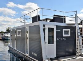 Cosy floating boatlodge Athene, hotel in Maastricht