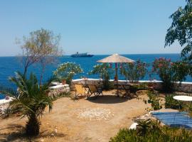 Agriolykos Pension, hotel cerca de Playa Therma, Agios Kirykos