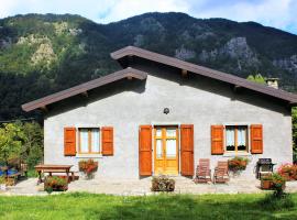 Chalet Abetone in Tuscany, casa de muntanya a Abetone