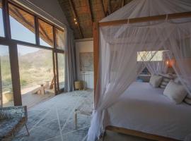 Nkala Safari Lodge, מלון בMatlhagame