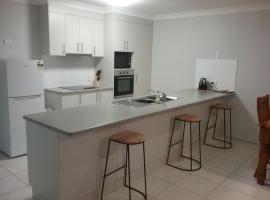 Banksia and Acacia Apartments, hotel dengan parking di Maryborough