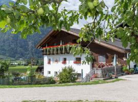 Lahnerhof, farm stay in Campo Tures