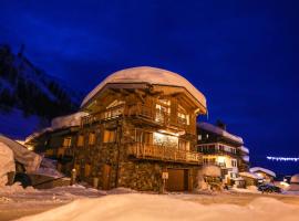 Chalet Monte Bianco, готель у місті Тінь