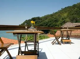 Casa 1 - Você a Varanda e o Mar na Praia dos Ranchos-Trindade Hospeda