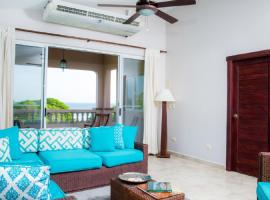 Rio Dulce Ocean View Penthouse V-13, cottage in Iguana
