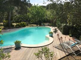 Rez de jardin villa Presqu'ile de Giens, cheap hotel in Hyères
