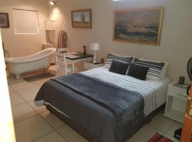 Tzaneen White House Lodge, guest house in Tzaneen