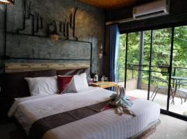 Keeree Loft Resort, hotell i nærheten av Hindad termalbad i Thong Pha Phum