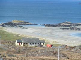 Ard Na Mara Beach Cottage, hotell i Renvyle