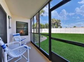 Waterfront condo with community pools & hot tub - walk to the beach