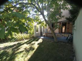 MAISON JARDIN ET PARKING PRIVé dans GRENOBLE, villa in Grenoble