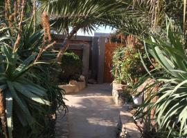 Tranquility Self Catering, nhà khách ở Lüderitz