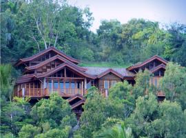 Villa Empat Puluh Dua, hotel mesra haiwan peliharaan di Port Douglas