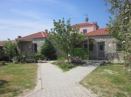 Petra Houses, Hotel in Potos