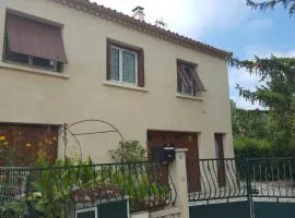 Maison de 2 à 6 personnes au bord de l'Hérault