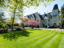 Glen-Yr-Afon House Hotel, hotel din Usk