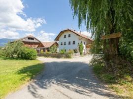 Großflatscherhof, farm stay in Brunico