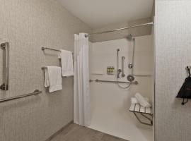 Holiday Inn Express & Suites - Portland Airport - Cascade Stn by IHG, hotel poblíž Mezinárodní letiště Portland - PDX, 