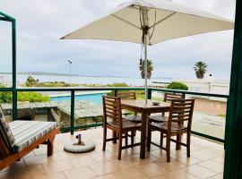 Sandra's Guest House, hotell i Langebaan