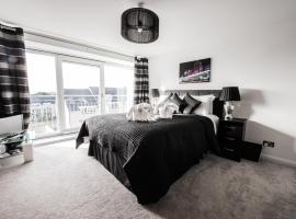 Woodlands Luxury 4 Bedroom Townhouse Cults, aluguel de temporada em Aberdeen
