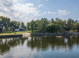 Гостинний двір на хуторі Хрещатик, cottage in Khreshchatik