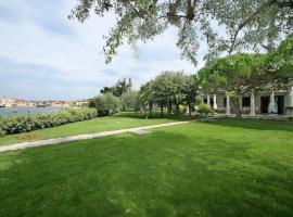 Apartments Bella Vista, hotel near Church of Saint Mary and Saint Peregrine, Umag